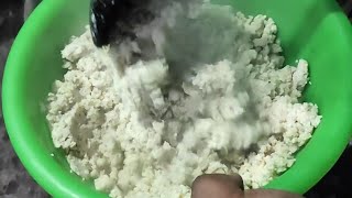 Masak ampas tahu jadi gorengan lezat di dapur Pedesaan 