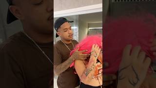 Linda de cabelo rosa
