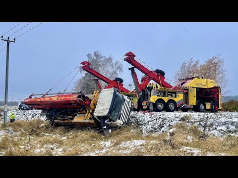 Видео: УХОДИЛ ОТ СТОЛКНОВЕНИЯ - Подъем из кювета 3-х осного БЕТОНОНАСОСА массой 25 тонн