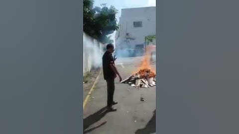 Utilizando classe de extintor errado para apagar o fogo