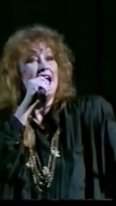 Паромщик (Live, 1989, Пхеньян) - Алла Пугачева - YouTube