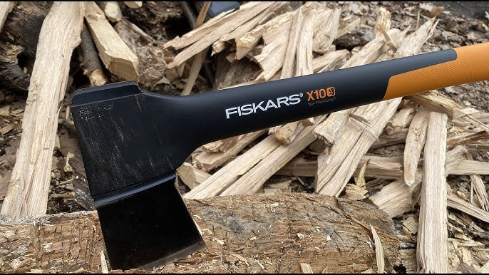 Testing Fiskars x5, x7, x10, x11 axes for splitting and cutting wood.(  topoare pt. crapat si taiat.) - YouTube