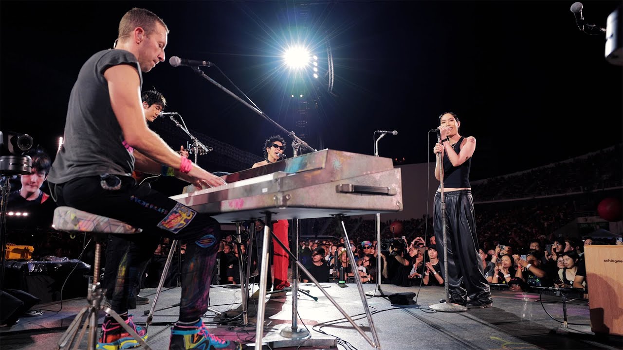 A Moment – Zweed n’ Roll x Chris Martin at Coldplay Music Of The Spheres World Tour Bangkok