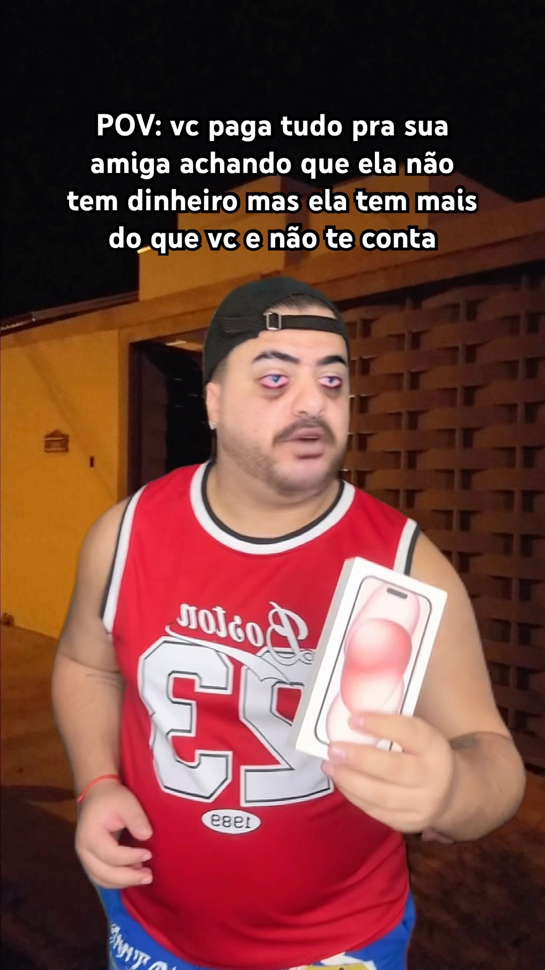 QUANDO VOCÊ PAGA TUDO PRA SUA AMIGA ACHANDO QUE ELA NÃO TEM DINHEIRO