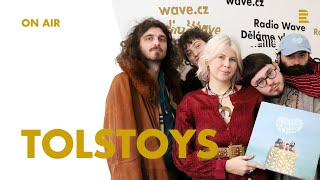 Tolstoys na novém albu zpívají anglicky, ale inspirují se slovenským folklórem
