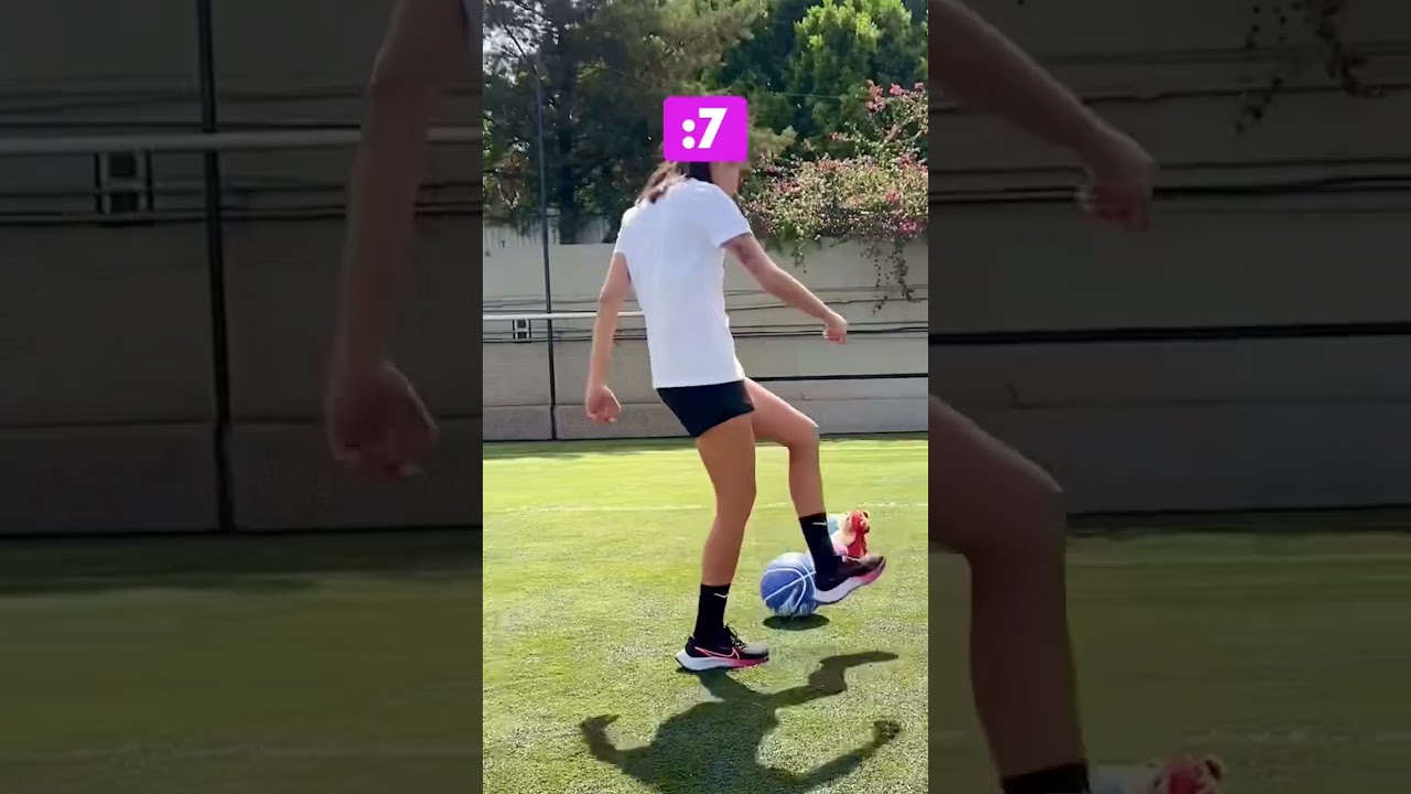 Kick it with Alison González ⚽ 😅 