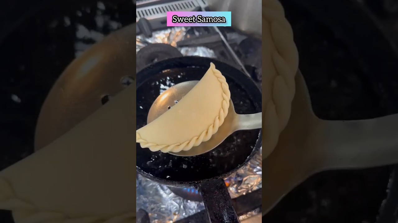 Sweet Samosa. समोसा. Mawa Samosa. Khoya Samosa.Meethay Samosay. sambusak.سنبوسگ. 