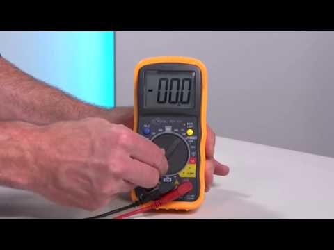 Video: Hoe om 'n multimeter te lees (met foto's)