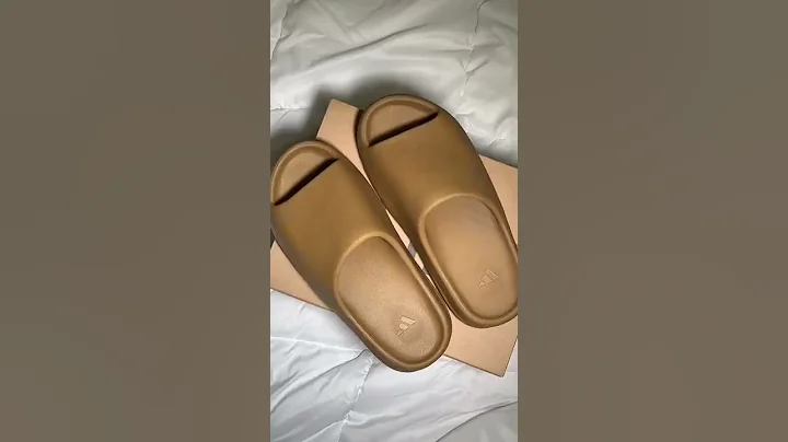 Yeezy slides unboxing :)