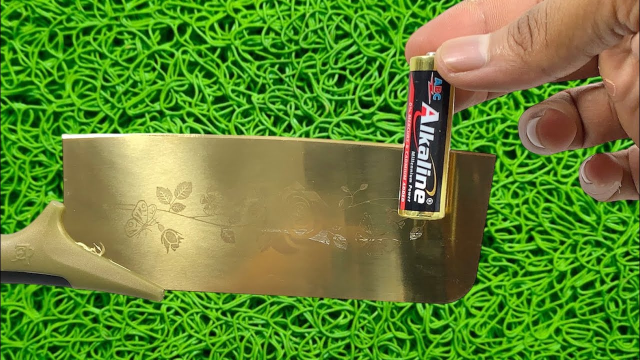 KNIFE Like a Razor in 3 Minutes! Using BATTERIES! Awesome Way - YouTube