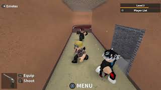 Trying to become famous play Roblox MM2 102