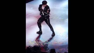 241129 Slipped On The Floor During Because Of Confetti