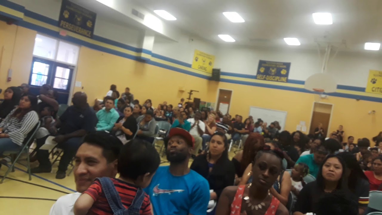 Graduación en la escuela Clifton Hills