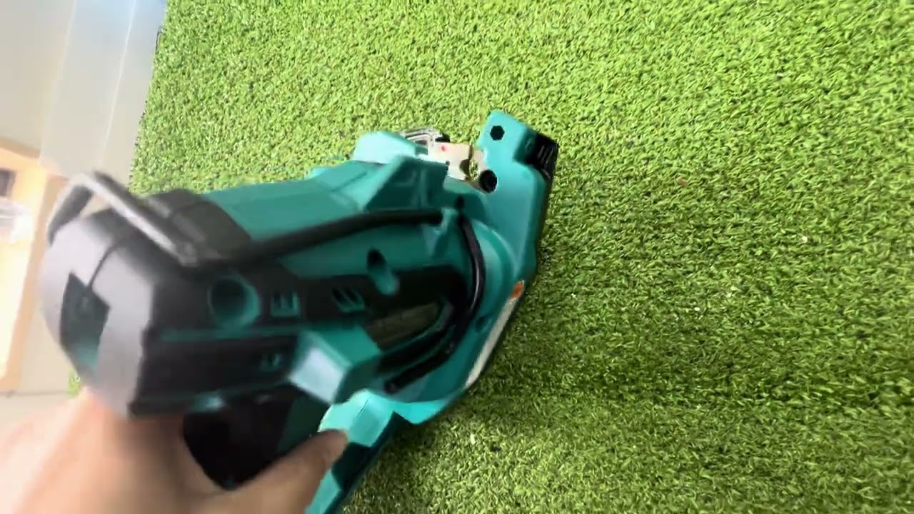 makita マキタ 充電式全ネジカッタ SC102D 14.4V/18V対応 本体のみ makita マキタ 充電式全ネジカッタ SC102D 14.4V/18V対応 本体のみ