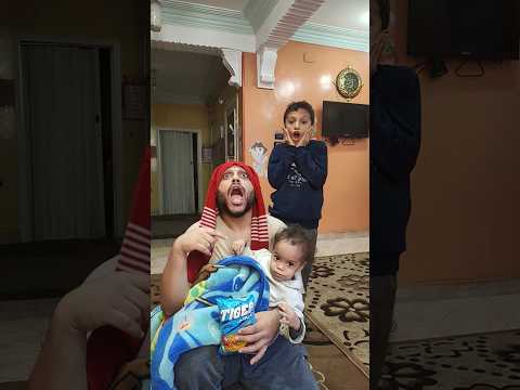 بيبي يعض الام