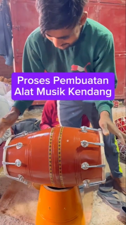 Very skilled... this is how the traditional Indian musical instrument 'kendang' is made #shortvid...