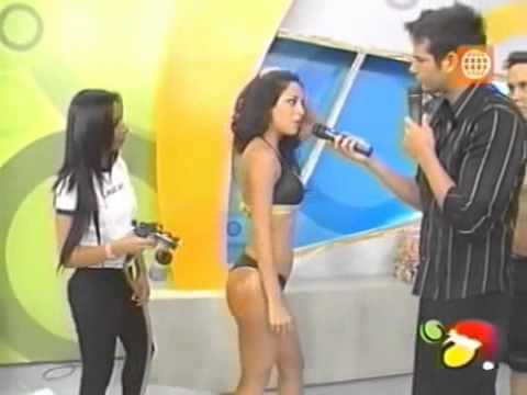 Andrea Luna & Daniella Razzeto – Sesion de Bronceado
