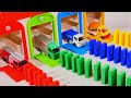 働く車のトミカでドミノ倒しに挑戦！ Working Cars Challenge to Dominoes