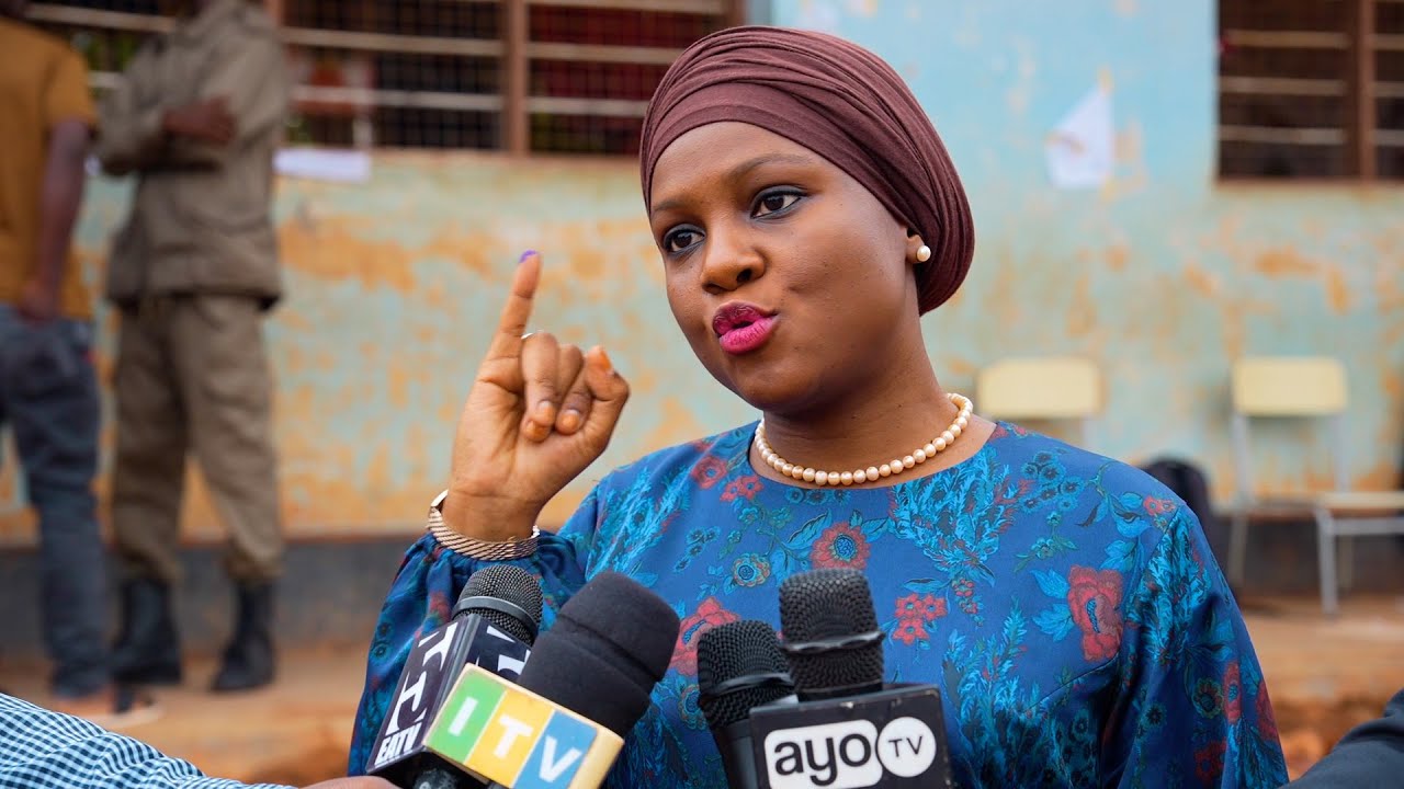 ЗАМЕСТИТЕЛЬ МИНИСТРА ПРИХОДА РАЛГЕ ЗАИНАБУ КАТИМБА ГОЛОСУЕТ В КИГОМЕ: «ВЫБОРЫ ПРОВЕДЕНЫ ЧЕСТНО»