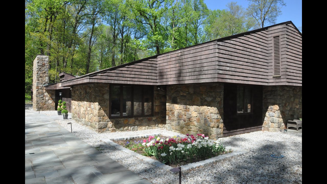 1729 Hilltop Rd, Spring City PA 19475 - Custom Ranch Home for Sale on 11.43 acres