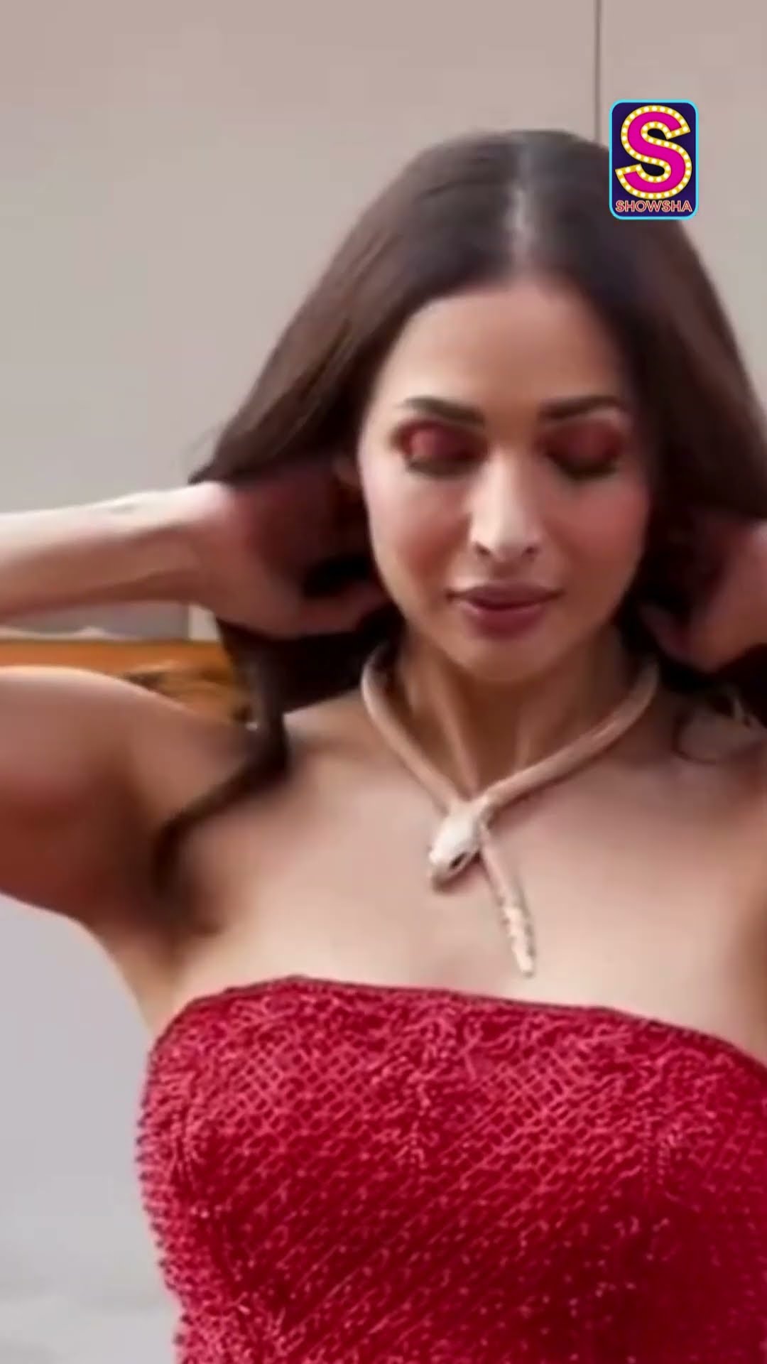 Malaika Arora Looks Regal In Red Gown, Pairs It With Minimalist Jewellery | English News | N18S