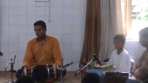 Dholki Class in Pune-Swar-Taal Sadhana`s student  playing Dholki Toda