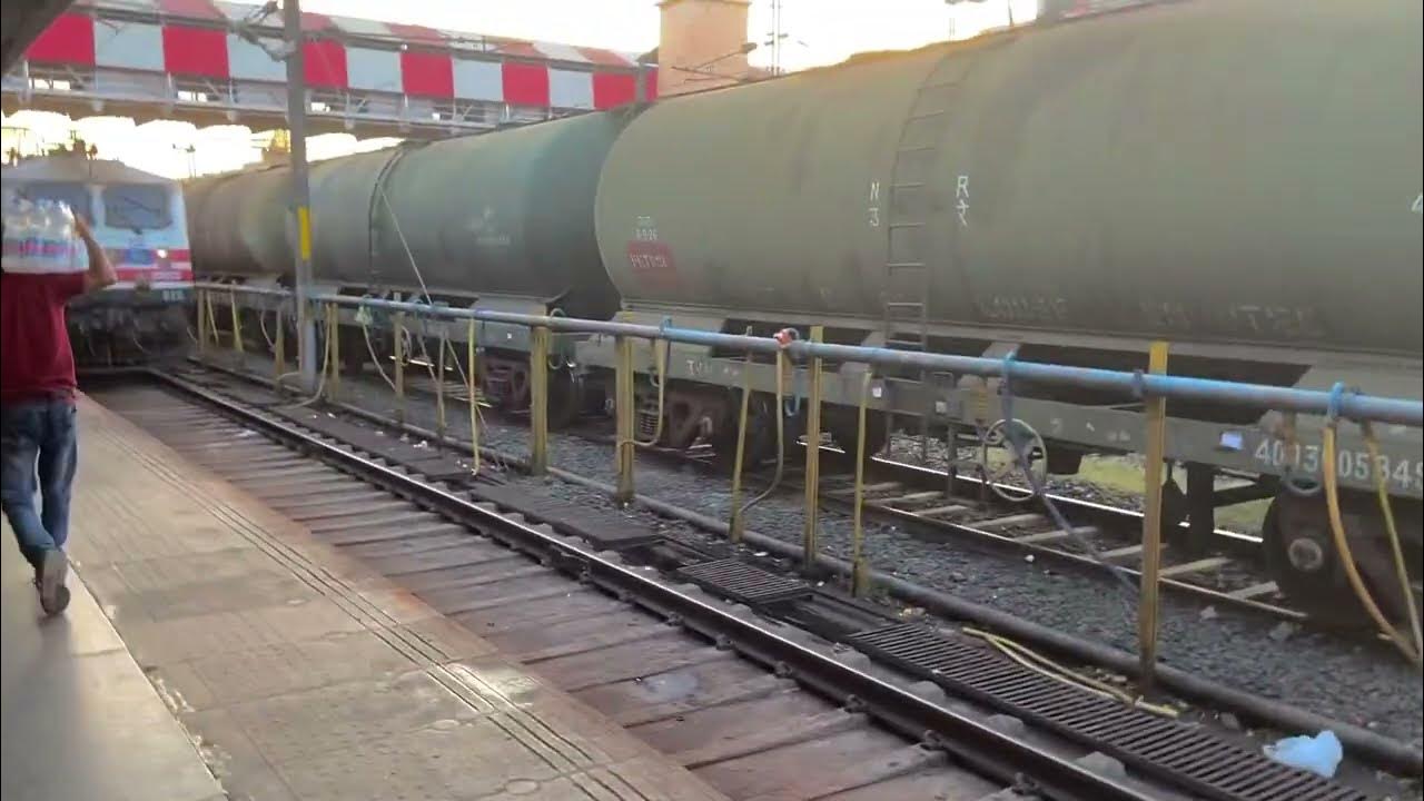 ARRIVAL OF DAKSHIN EXPRESS 12721 AT BHOPAL JUNCTION YouTube arrival-of-dakshin-express-12721-at-bhopal-junction-youtube