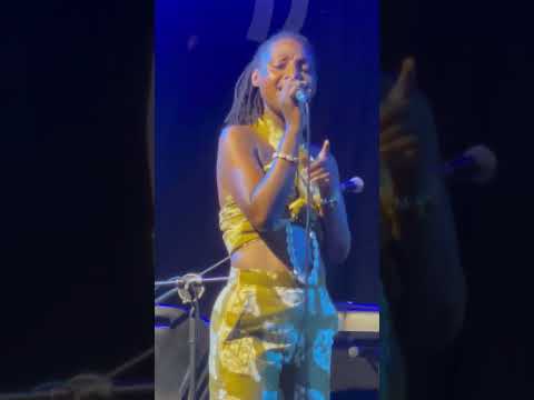 Summertime benenese version #femaleartist  #concert #cotonou #musique #créationmusicale #livemusic