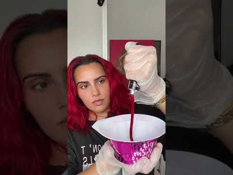 Wideo: Jak farbować włosy na jasnoczerwony: 13 kroków (ze zdjęciami)