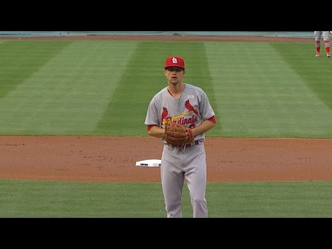 STL@LAD: Leake holds Dodgers to one run over six