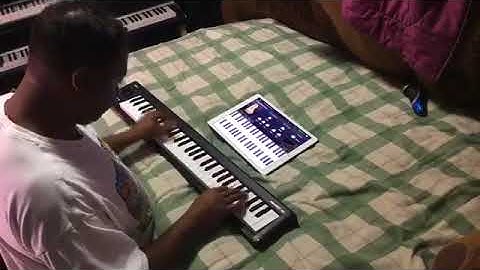 Kris Nicholson‘s unplugged with the Ravenscroft 275 app and Korg microKEY AIR 61 Silver bells