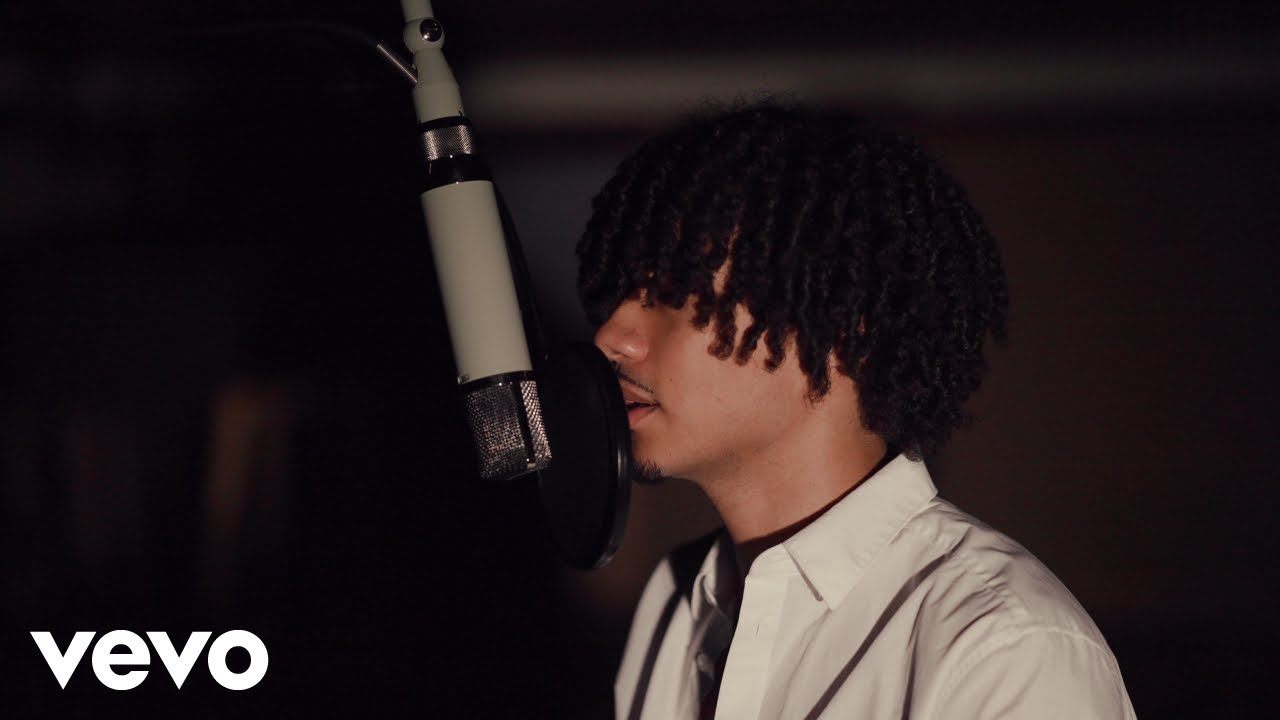 Bryant Barnes - Two Sides Of Goodbye (Live Performance)
