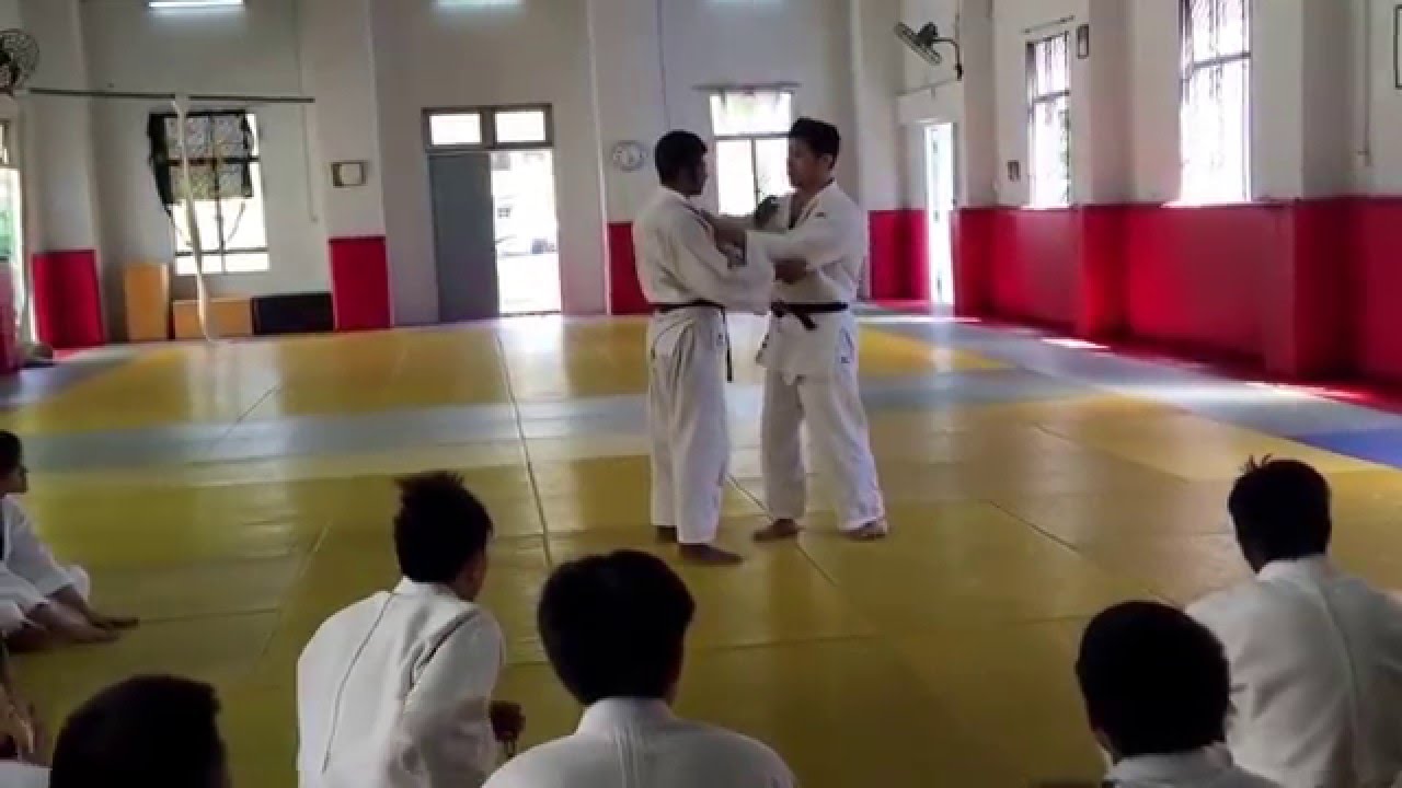 Sensei Tsuge - Osotogari to Sasae Tsurikomi Ashi Combination (HD)