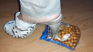 Experiment with heels - Crushing soup pearls