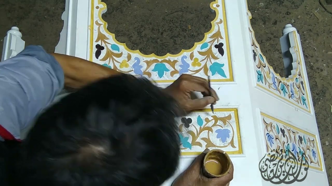 فن الزخرفة المغربية على الخشب