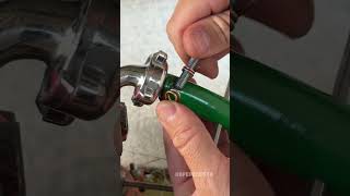 Gardener has an innovative method for fixing hoses 👌🏼 #solutions #dicas #electrician #reels #flypシ