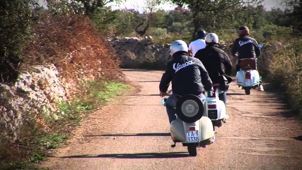 Vintage Vespa Tour