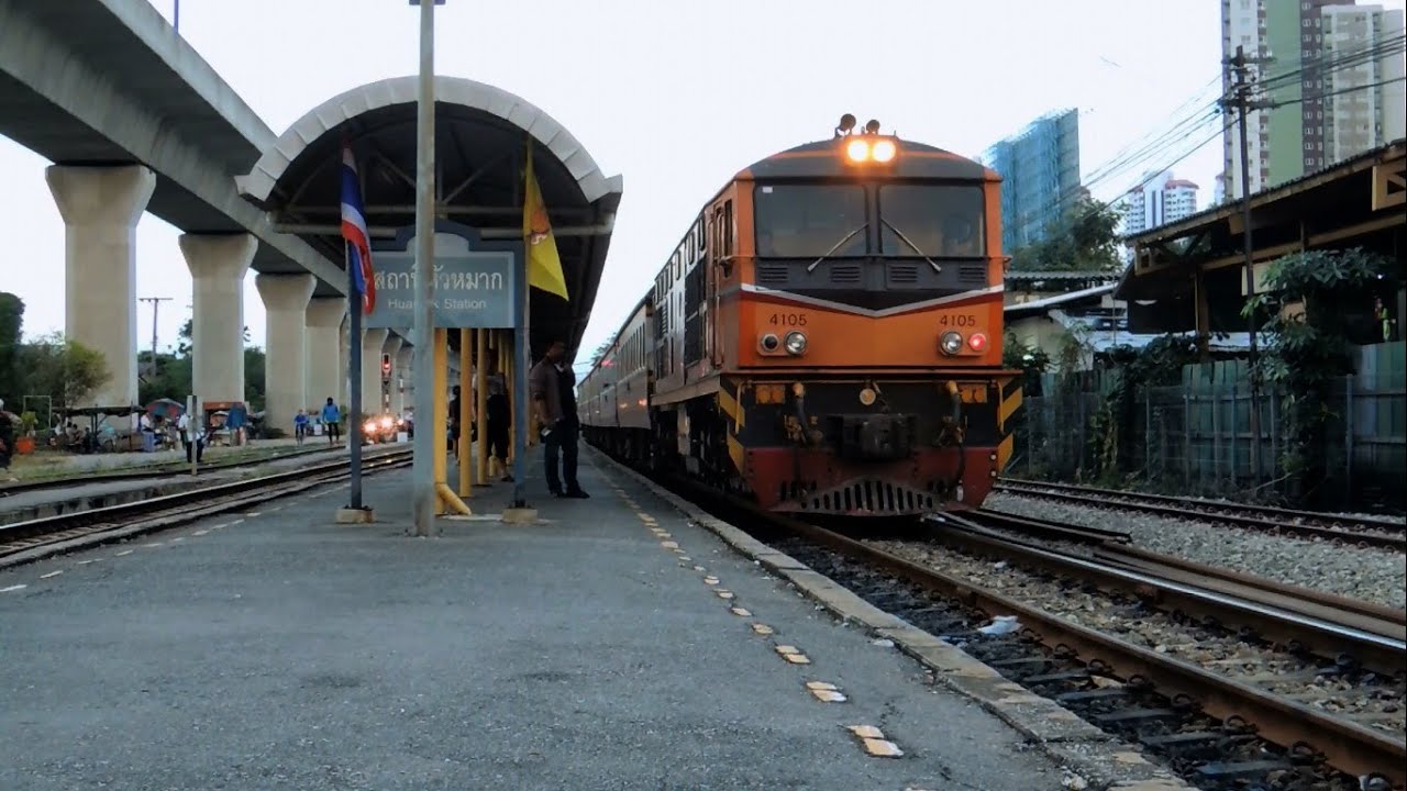 ยามเย็นที่สถานีรถไฟหัวหมาก HUA MAK Railway Station