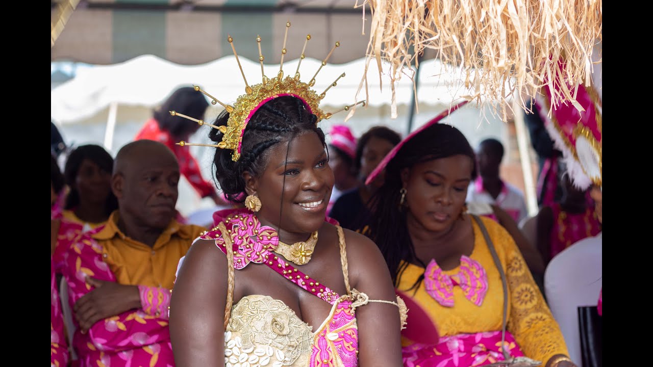 𝐌𝐚𝐫𝐢𝐚𝐠𝐞 𝐜𝐨𝐮𝐭𝐮𝐦𝐢𝐞𝐫 (𝐁𝐞𝐧𝐢𝐧-𝐆𝐚𝐛𝐨𝐧)  : 𝐇𝐞𝐫𝐦𝐚𝐧𝐧 𝐞𝐭 𝐑𝐨𝐱𝐚𝐧𝐞