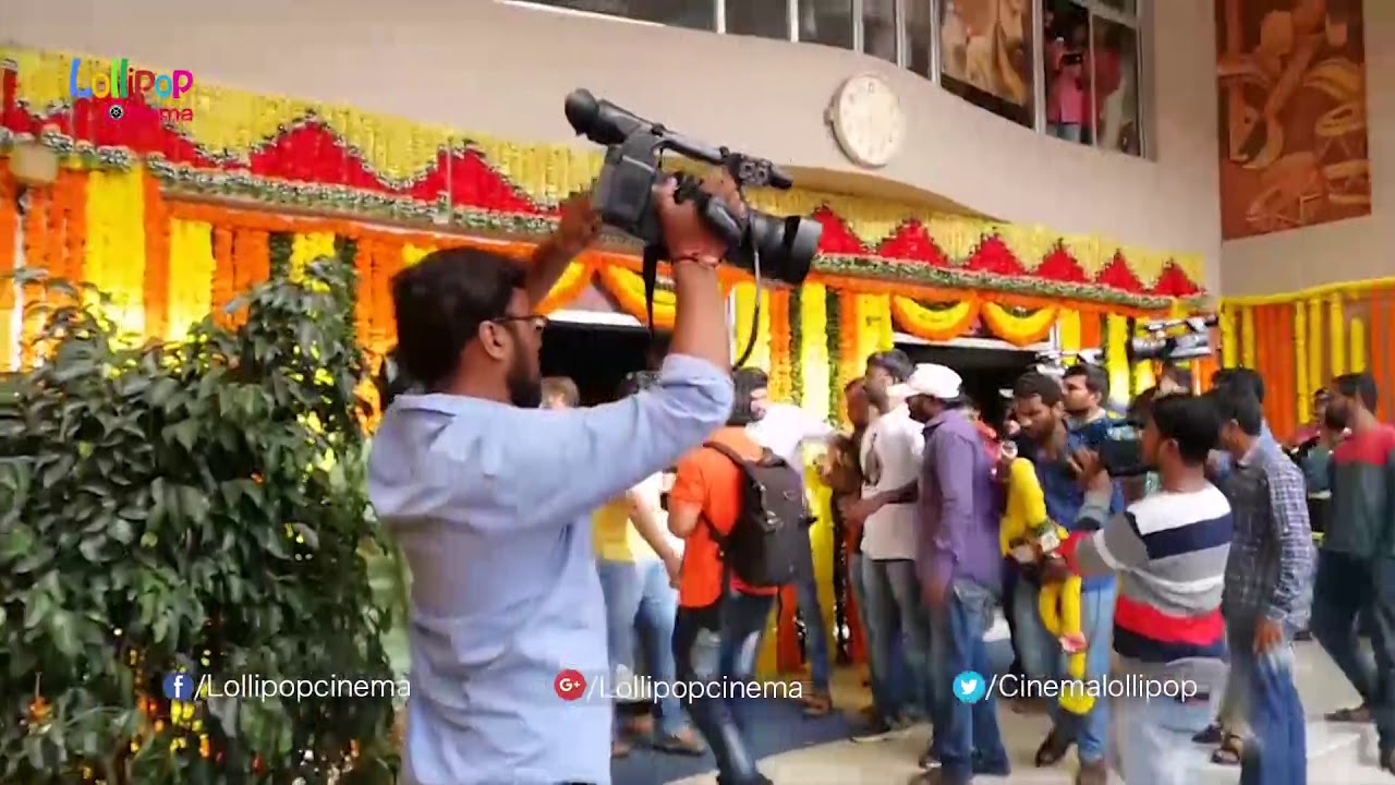 Balakrishna & Puri Jagannadh at Paisa Vasool Premier Show | Public Response | Hungama | Paisa Vasool