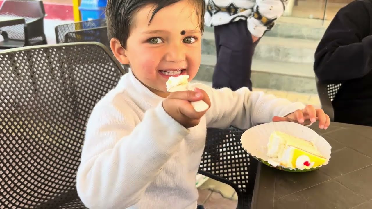 Chachi ko pochaya bank or badi mummy ne karai party 🥳 🫶