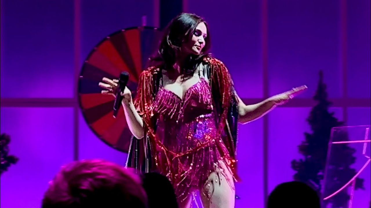 Sophie Ellis-Bextor - Dancing Queen (ABBA) LIVE *4K* Manchester 27/11/23 CHRISTMAS KITCHEN DISCO