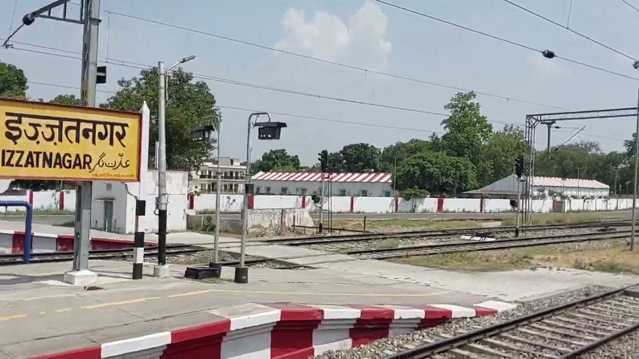 Departing Izzat Nagar onboard 15044 Kathgodam Lucknow Jn Express