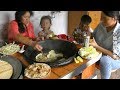 安徽阜阳：农村大杂烩乱炖一锅，一家人围着锅边吃，真幸福