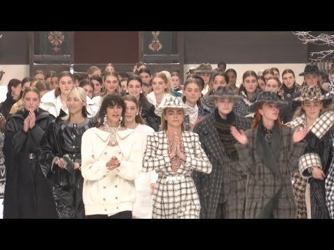 Video: Penelope Cruz Models At Chanel Fashion Show In Paris