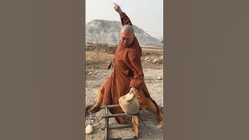 Kung Fu Monk Performing ｜Shaolin hard Qigong