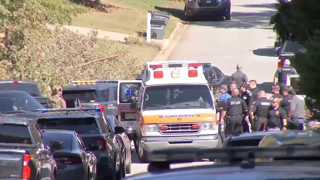 VIDEO: Suspect in custody after standoff in Anderson County - YouTube