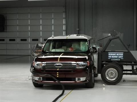 2009 Ford Flex side IIHS crash test