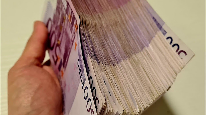 200k EUR in one hand. Counting 200,000 €