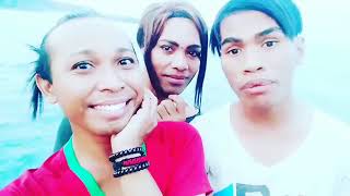 Video Lucu bencong pantai pengen selfie